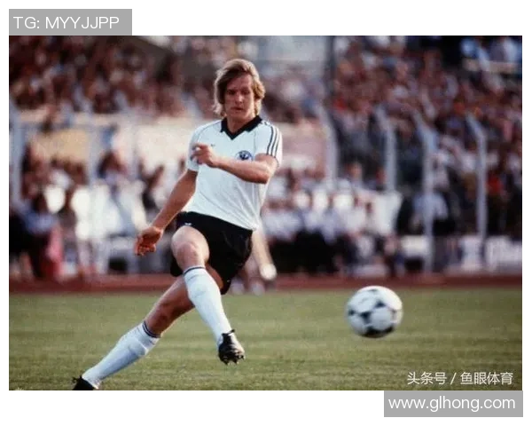 弗朗茨·贝肯鲍尔：从球场传奇到足坛大师的非凡人生轨迹