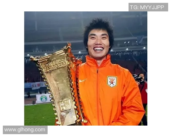 郑智：从中场指挥官到中国足球精神象征的传奇之路